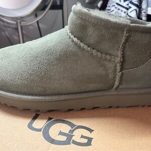 Women’s UGG Classic Ultra Mini Boots - Clover size 8